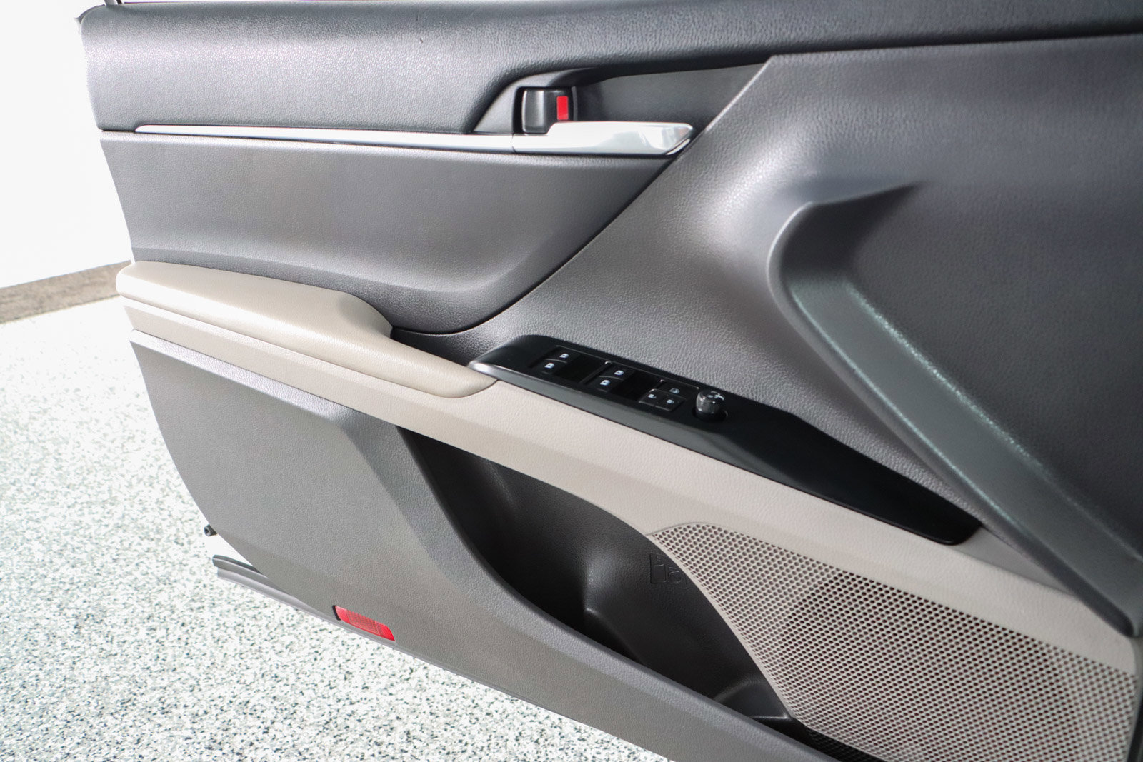 Used 2020 Toyota Camry LE image 21