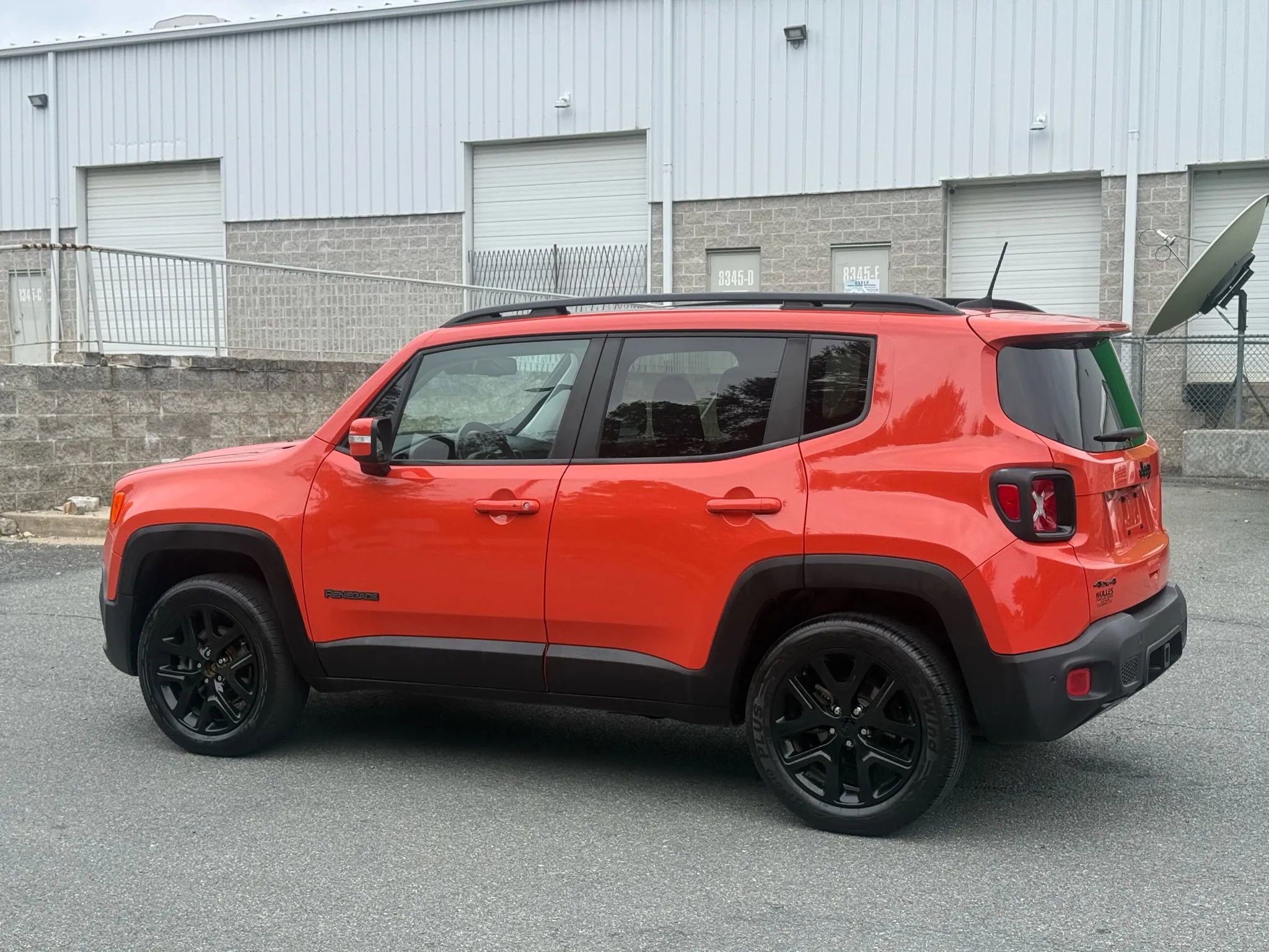 Used 2018 Jeep Renegade Altitude w/ UConnect 8.4 Nav Group image 8