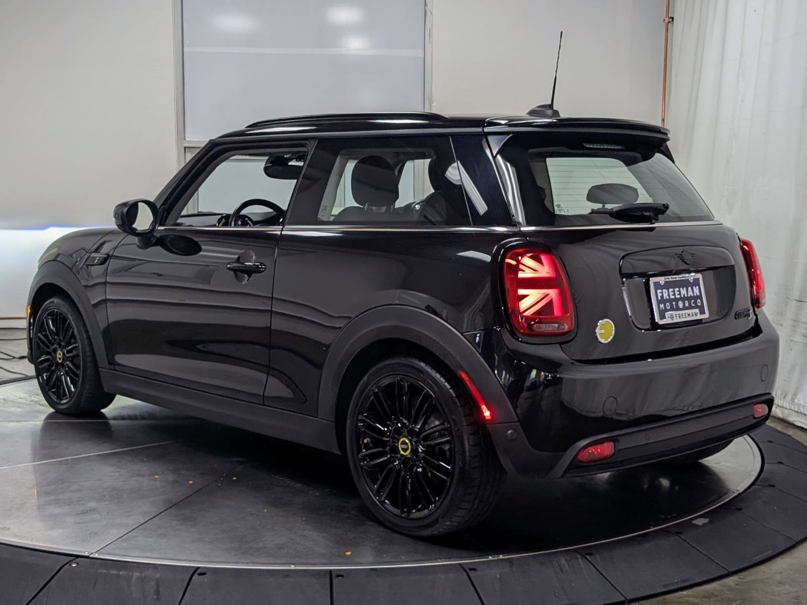 Used 2024 MINI Cooper SE image 6