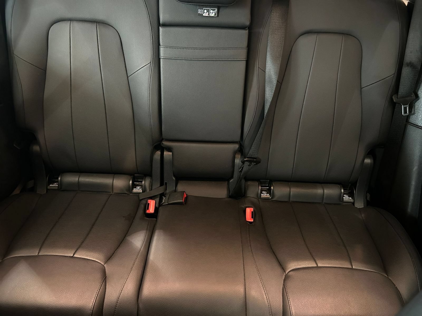 Used 2025 Mercedes-Benz GLB 250 image 39