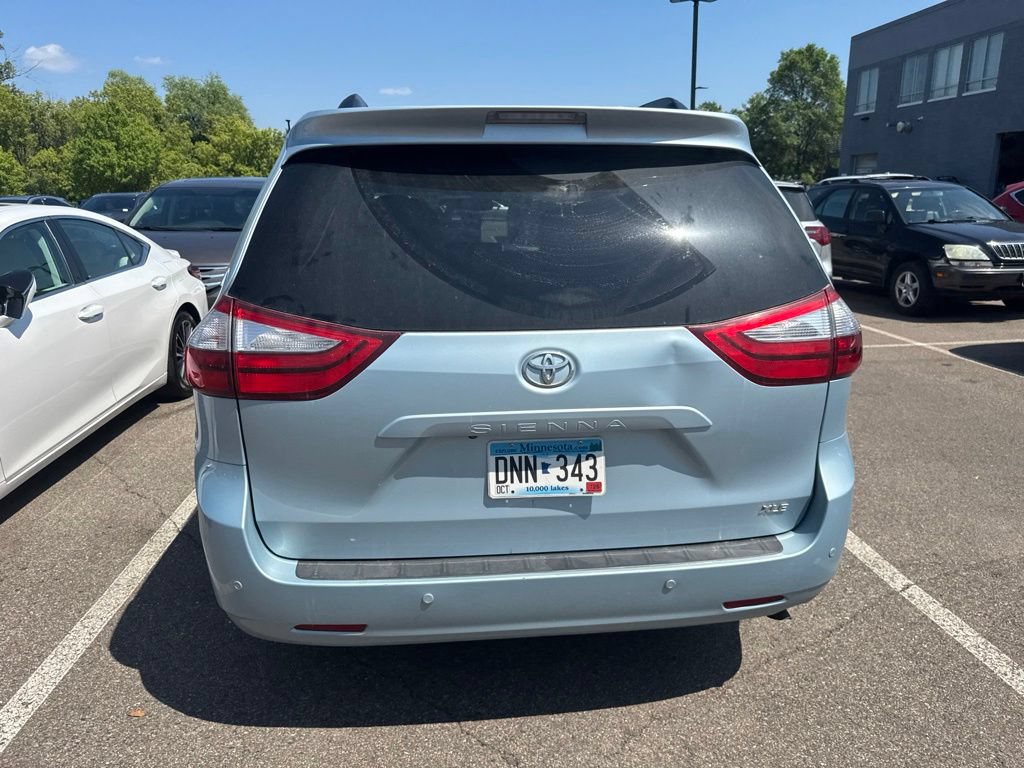 Used 2015 Toyota Sienna XLE Premium FWD image 10