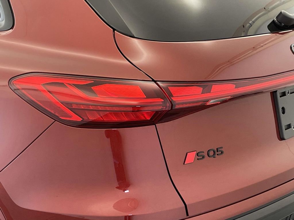New 2025 Audi SQ5 Prestige image 16