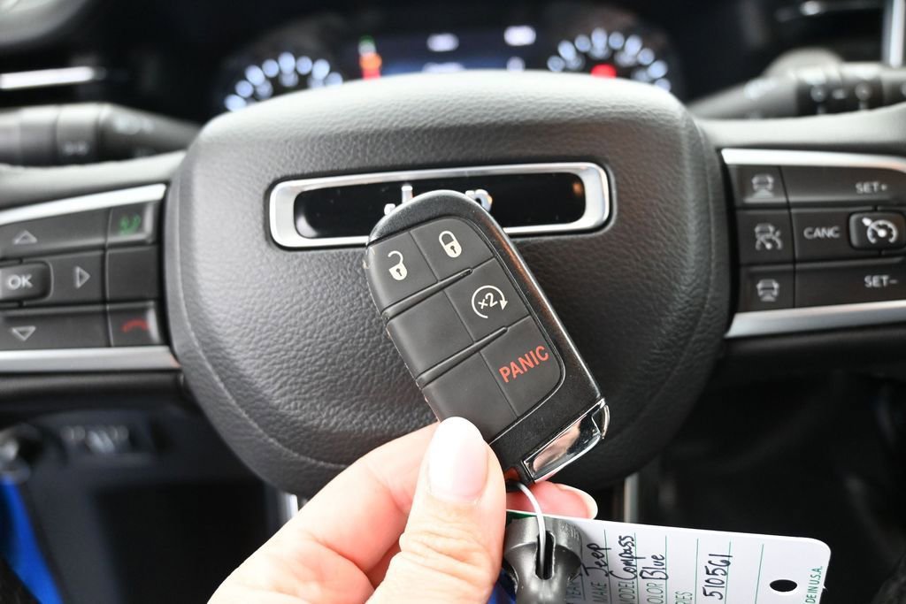 Used 2025 Jeep Compass Limited AWD/4WD image 35