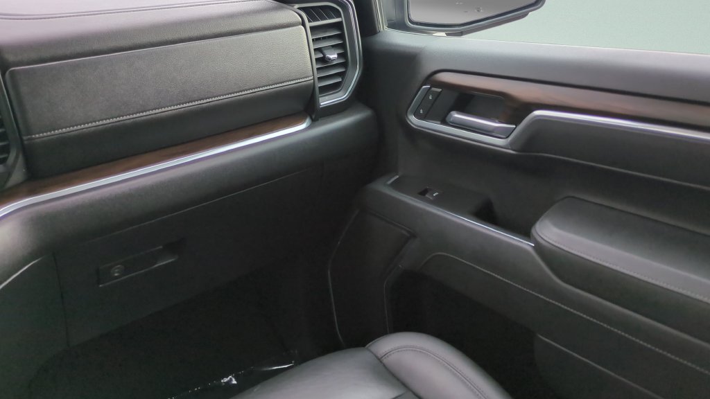 Used 2025 GMC Sierra 1500 SLT AWD/4WD image 13