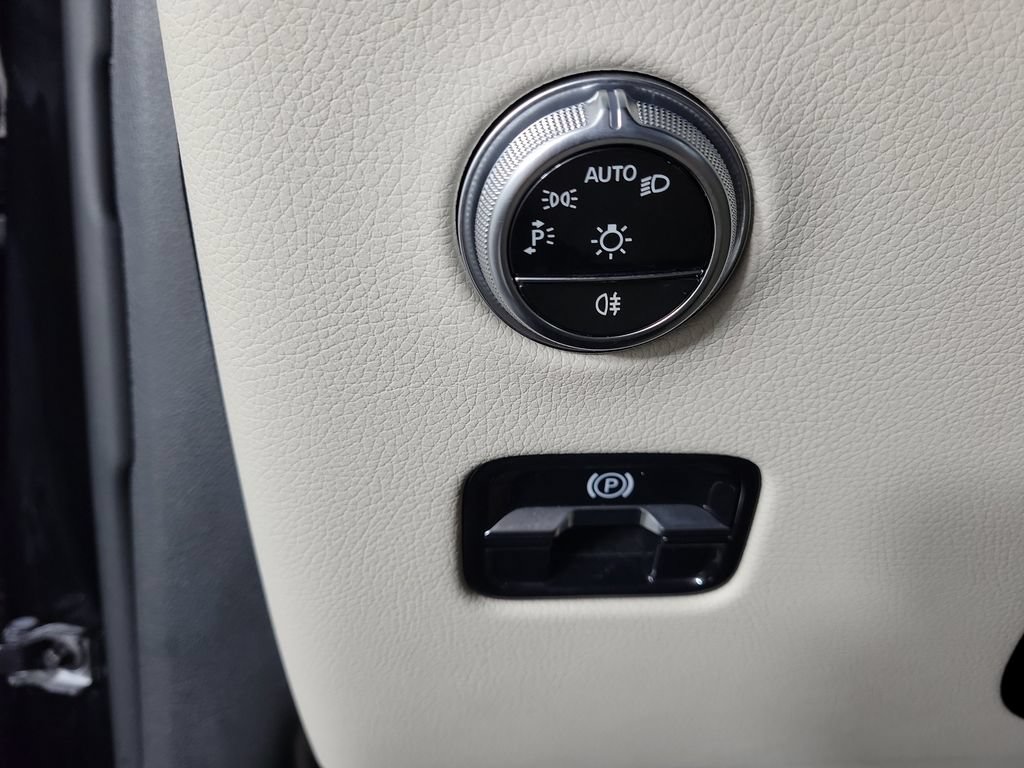 Used 2024 Mercedes-Benz GLC 300 4MATIC image 27