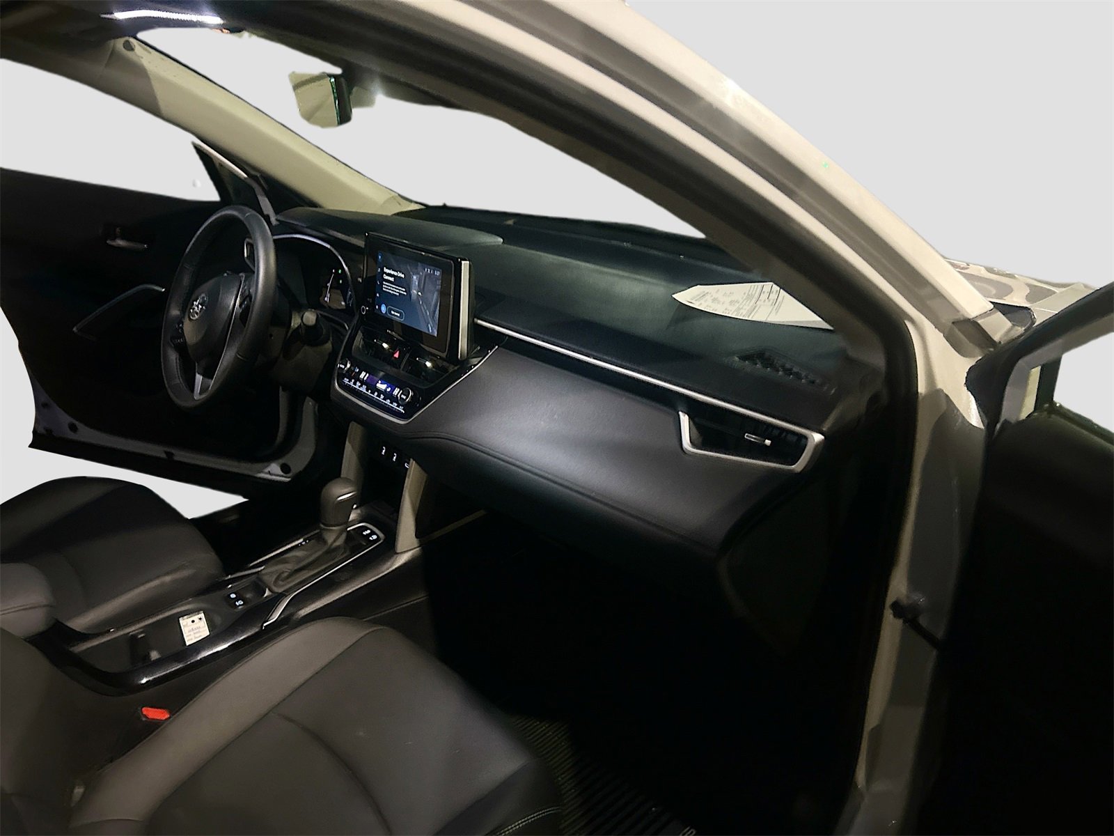 Used 2025 Toyota Corolla Cross XLE image 31