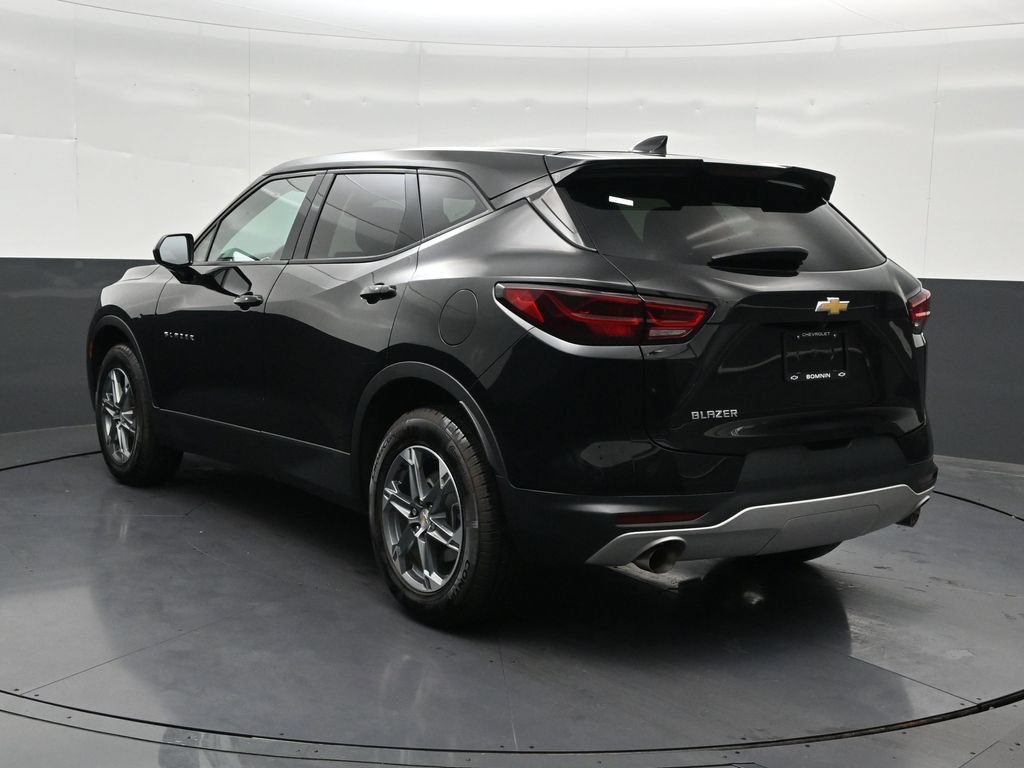 Used 2023 Chevrolet Blazer LT FWD image 3