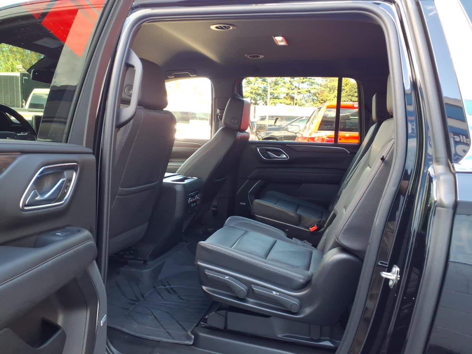 Used 2023 Chevrolet Suburban LT AWD/4WD image 17