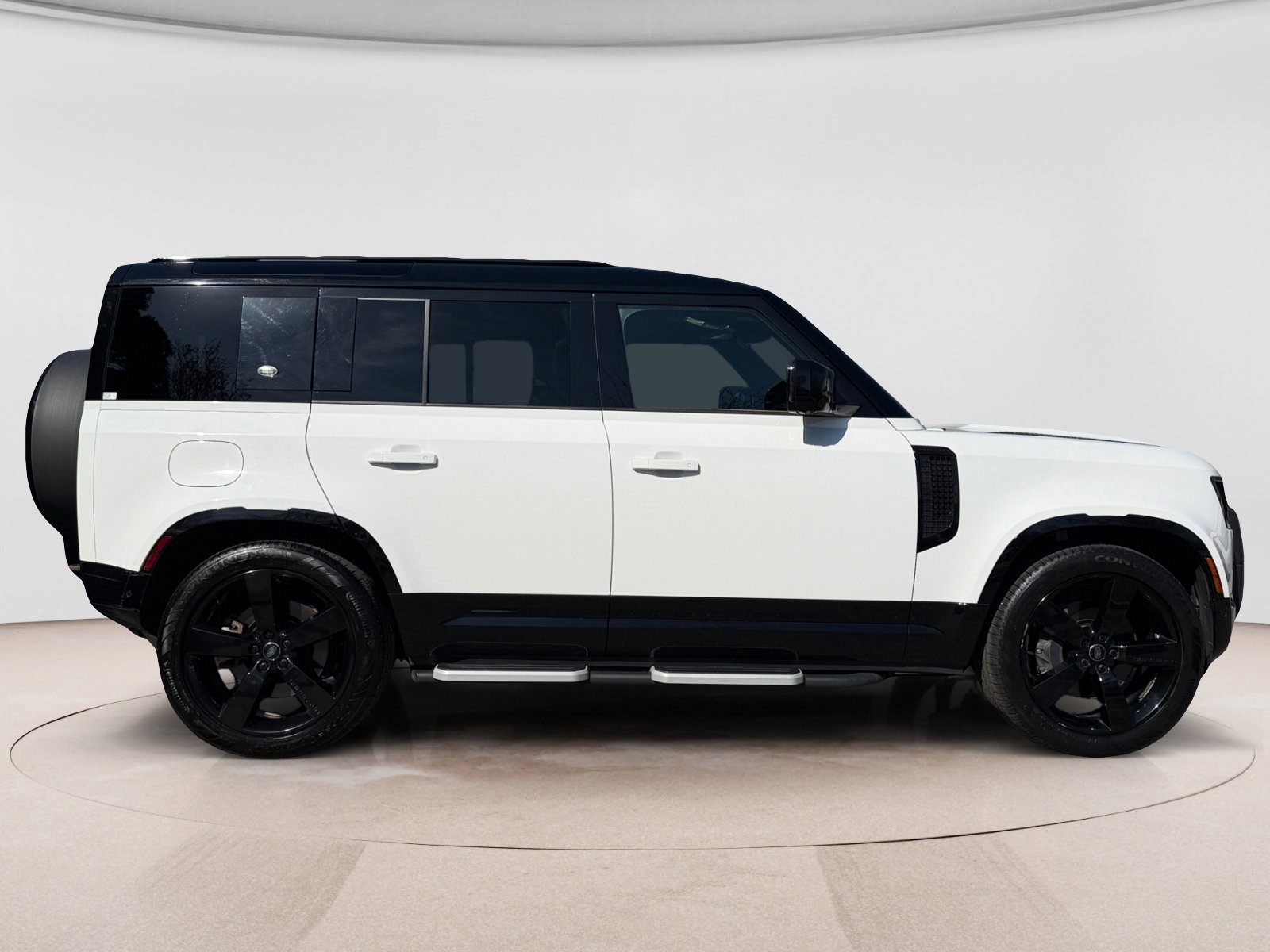 Used 2023 Land Rover Defender 110 X-Dynamic SE image 6