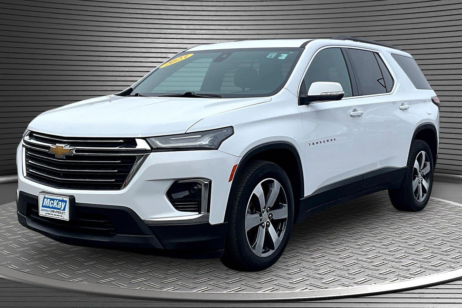 Used 2023 Chevrolet Traverse LT w/ LT Premium Package AWD/4WD image 3