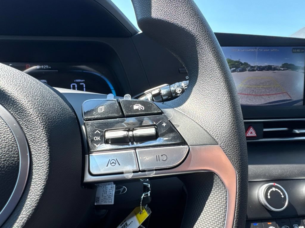 New 2026 Hyundai Elantra SE FWD image 16