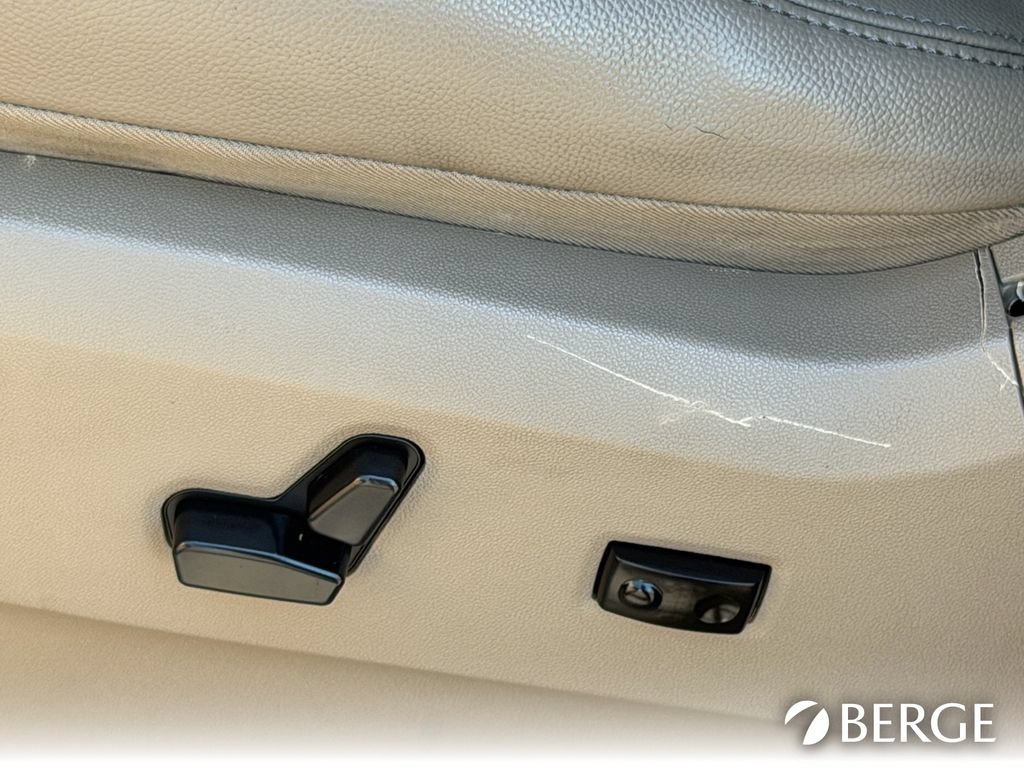 Used 2013 Chrysler Town & Country Touring-L w/ Driver Convenience Group FWD image 24