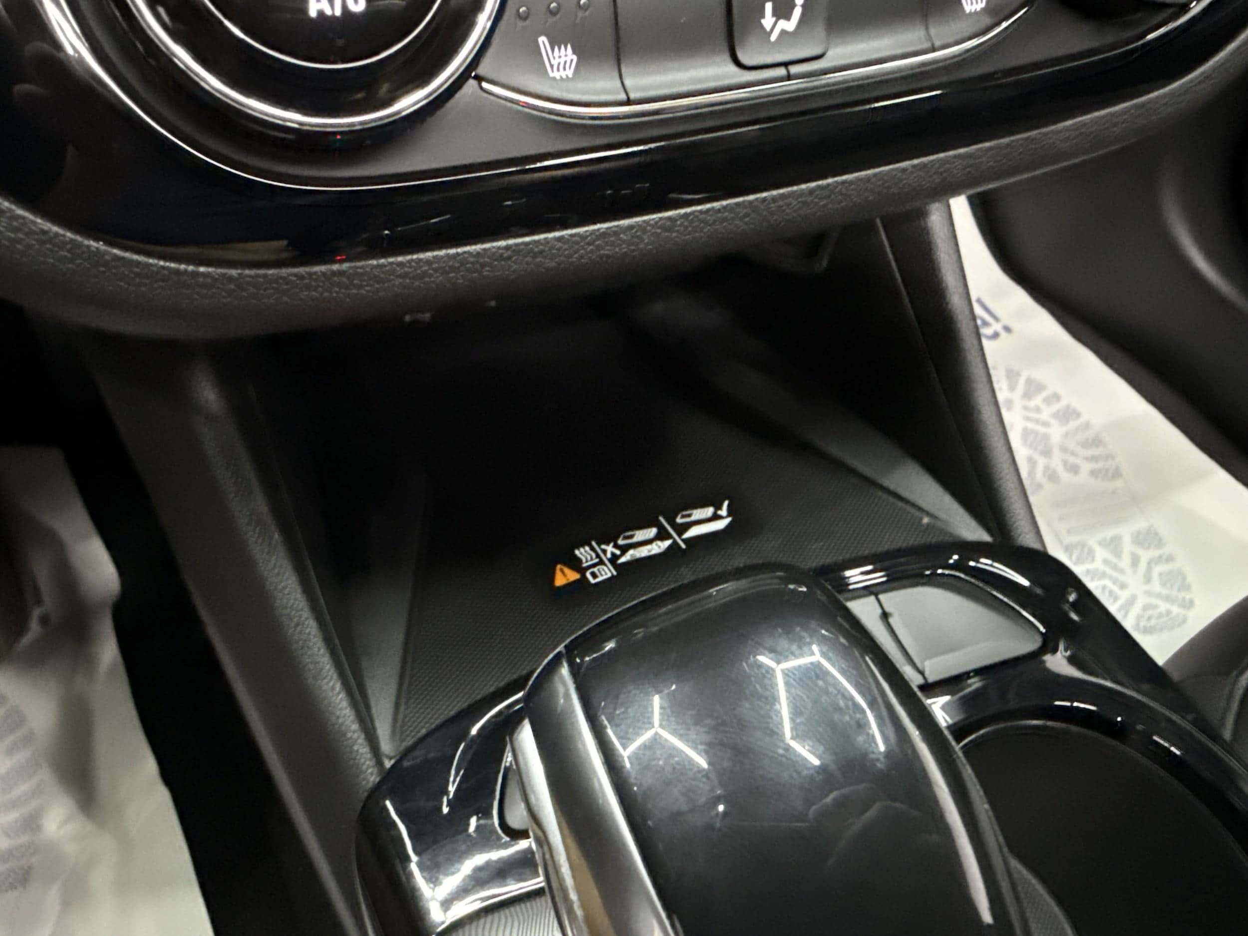 Used 2024 Buick Envista Sport Touring w/ Experience Buick Package FWD image 18