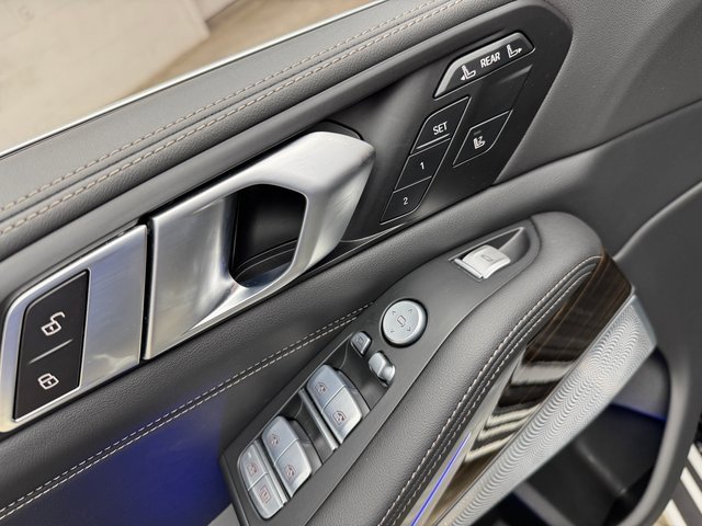 Certified 2025 BMW X7 xDrive40i w/ Premium Package image 11