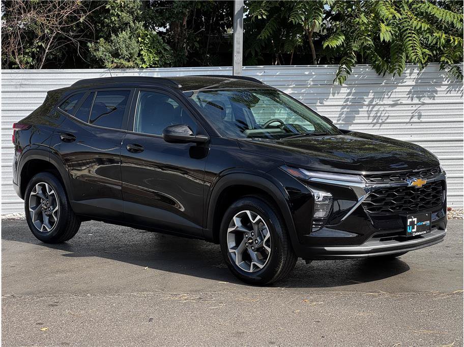 Used 2026 Chevrolet Trax LT FWD image 6