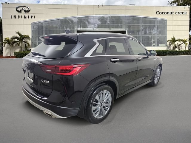 Certified 2025 INFINITI QX50 Luxe AWD/4WD image 4