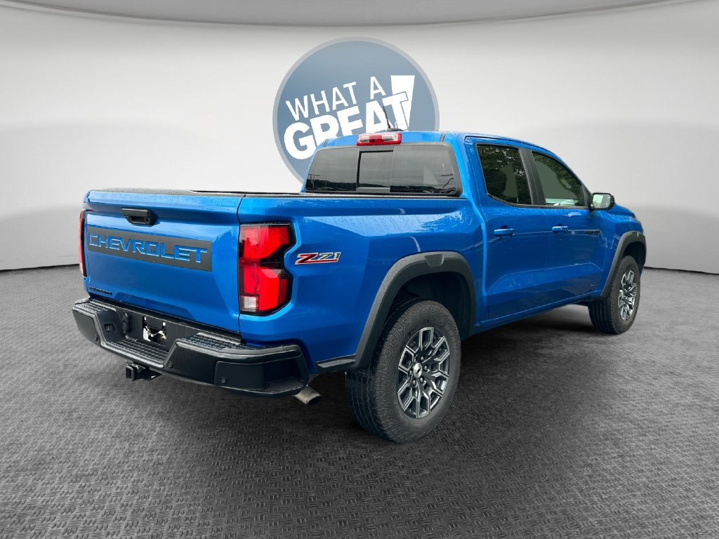 Used 2024 Chevrolet Colorado Z71 w/ Z71 Convenience Package 2 AWD/4WD image 3