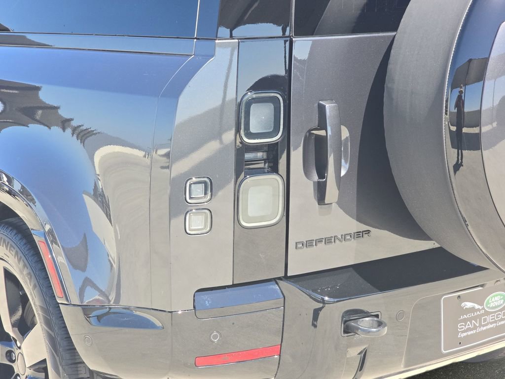 New 2026 Land Rover Defender 90 V8 image 35