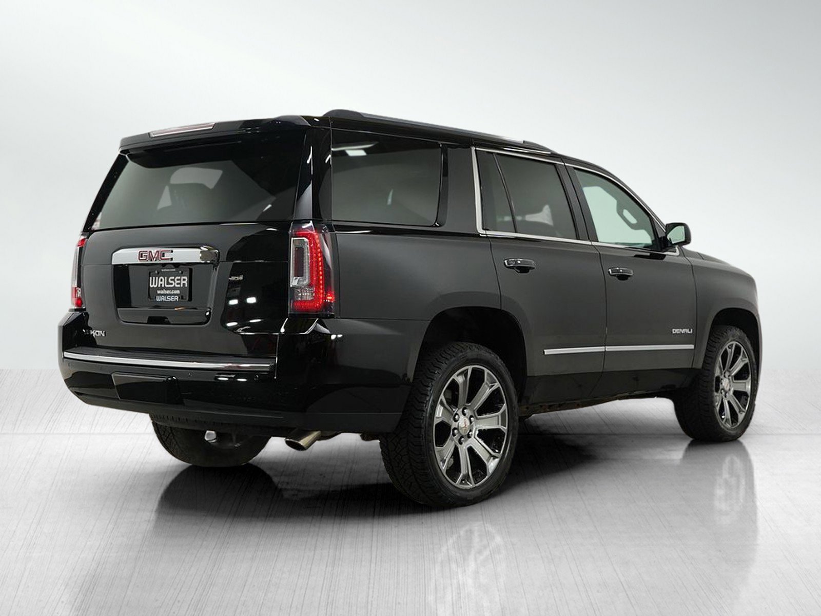 Used 2017 GMC Yukon Denali w/ Open Road Package image 5