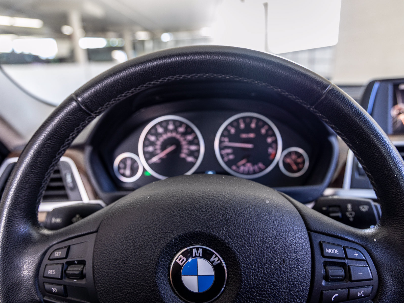 Used 2017 BMW 320i Sedan RWD image 17