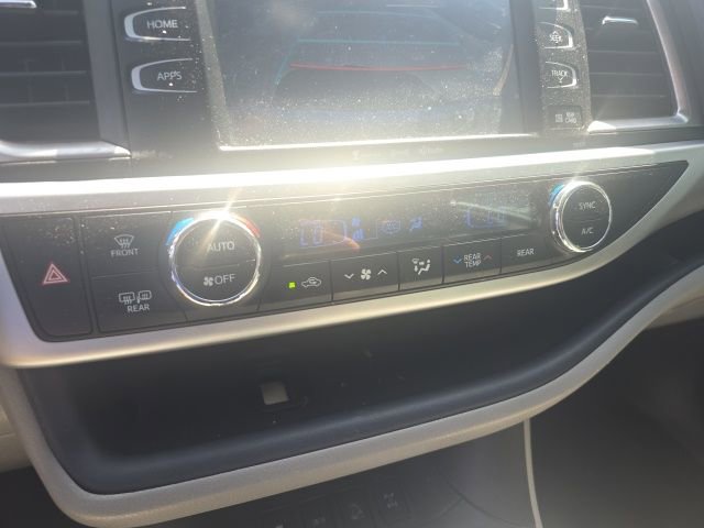Used 2018 Toyota Highlander XLE image 24