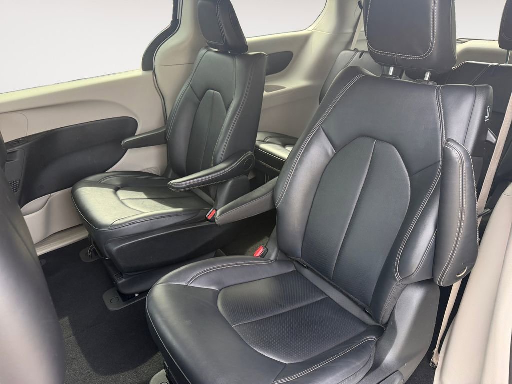 Used 2024 Chrysler Pacifica Limited FWD image 13