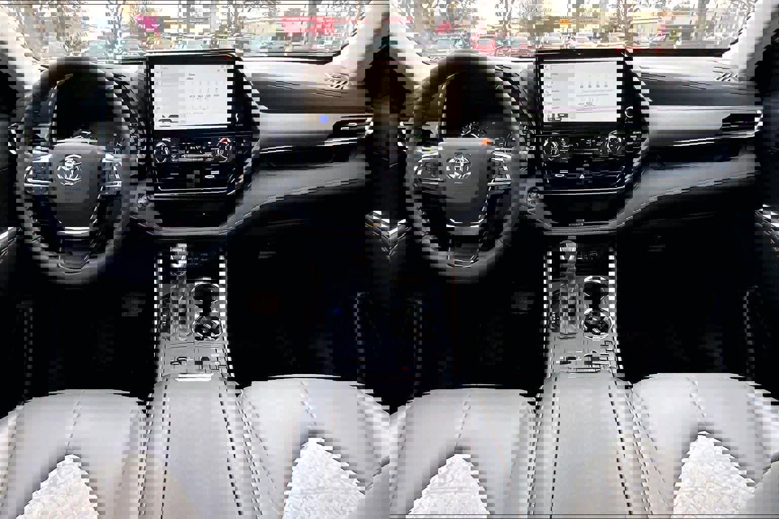 Used 2023 Toyota Highlander Bronze Edition image 16