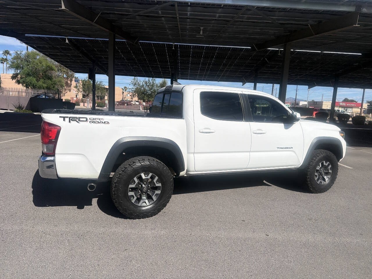 Used 2016 Toyota Tacoma TRD Off-Road w/ Towing Package RWD image 12