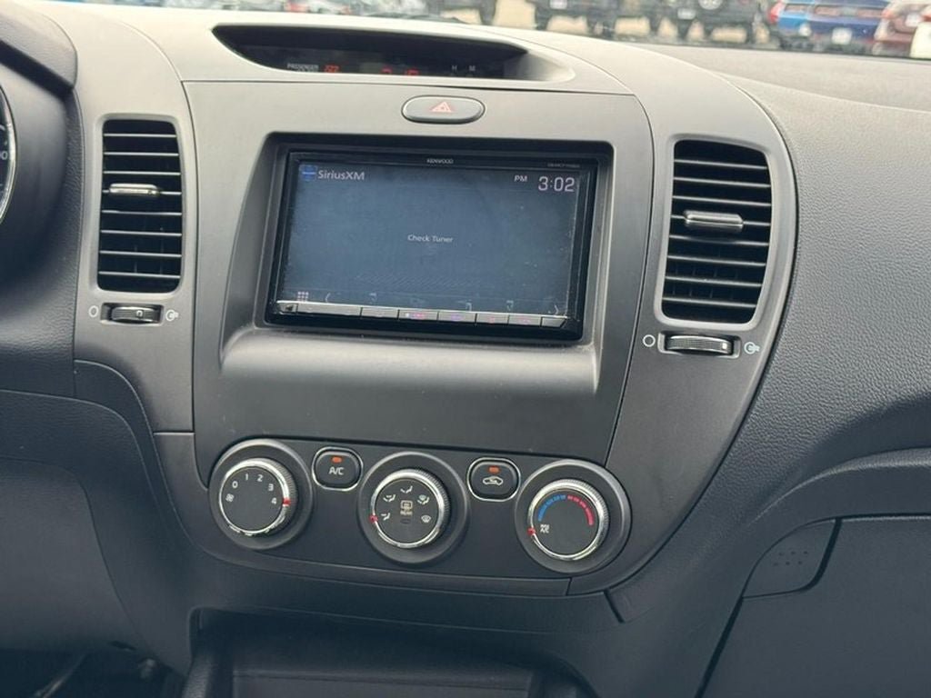 Used 2017 Kia Forte LX FWD image 15