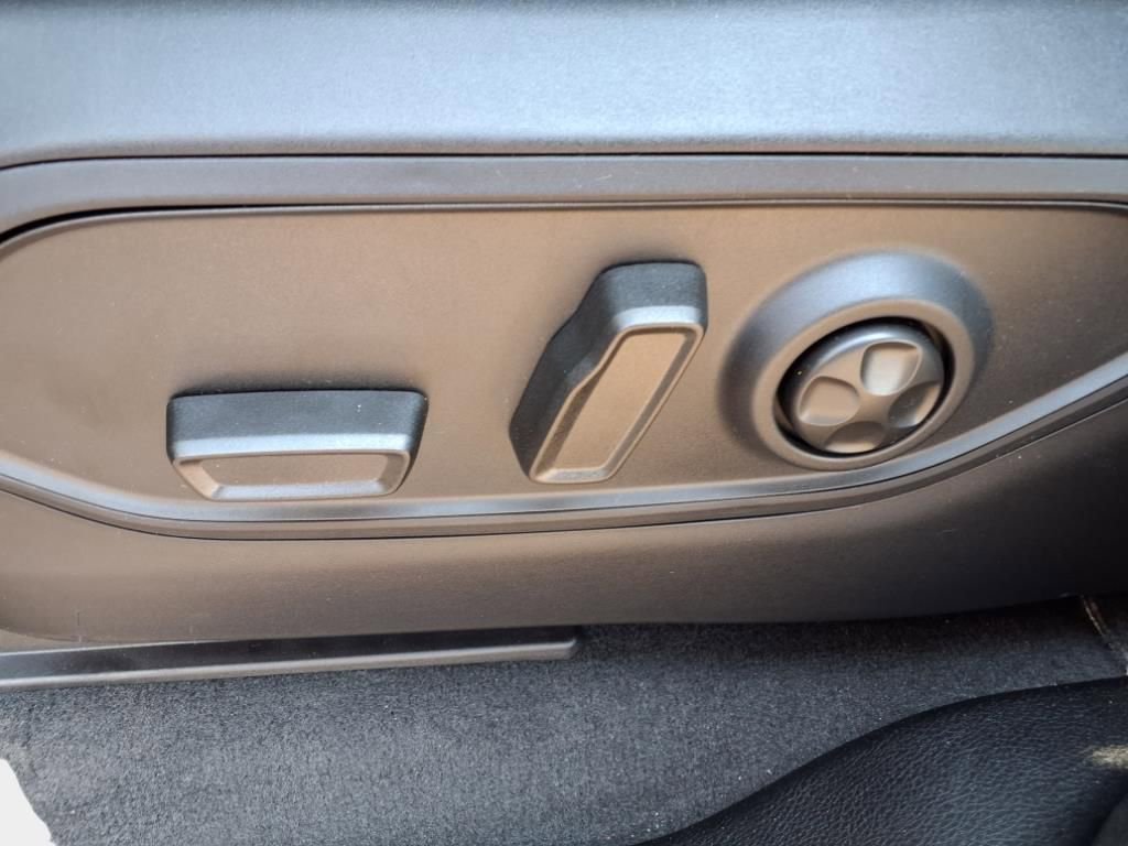 New 2025 Jeep Grand Cherokee L Altitude image 11