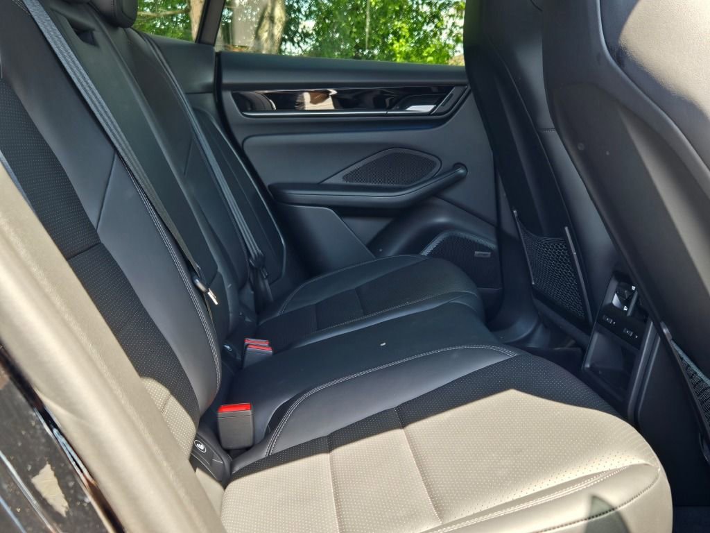 Certified 2024 Porsche Macan 4 Electric image 35