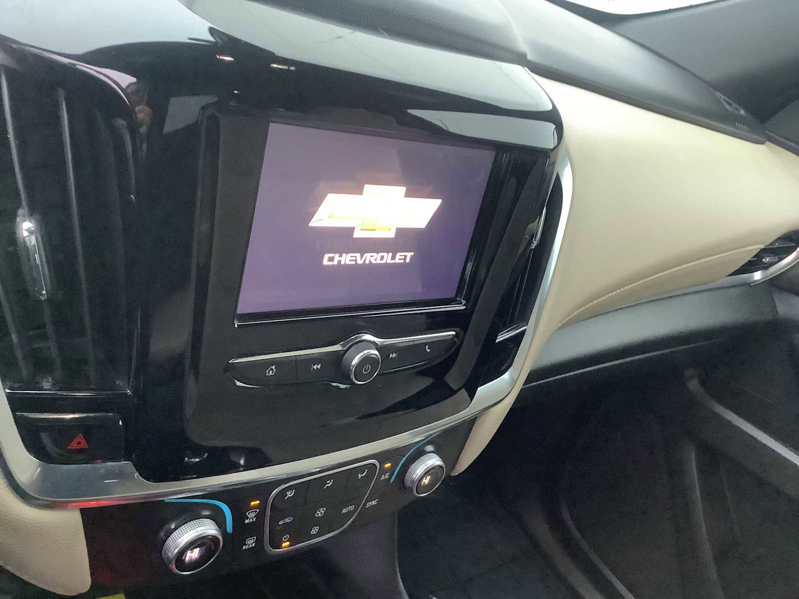 Used 2022 Chevrolet Traverse LS w/ Midnight/Sport Edition image 15