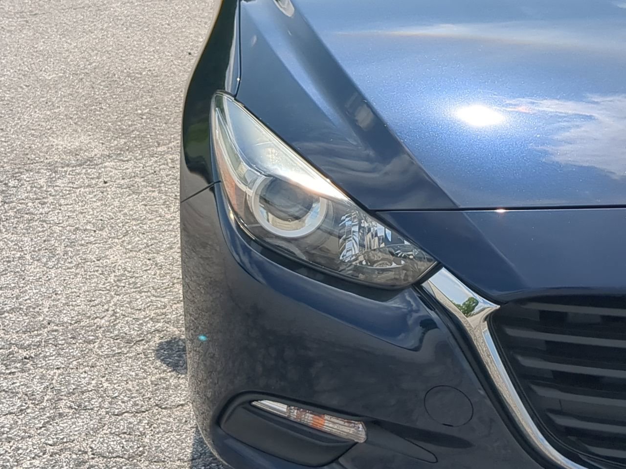 Used 2018 MAZDA MAZDA3 Touring FWD image 8