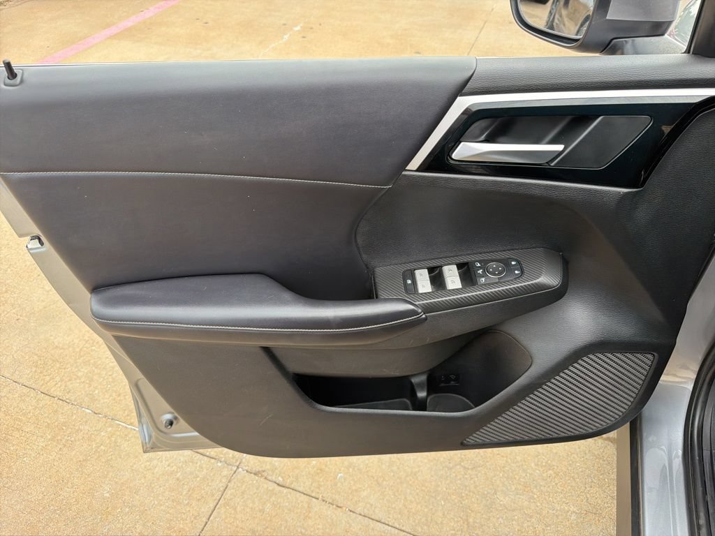 Used 2023 Mitsubishi Outlander SE FWD image 13