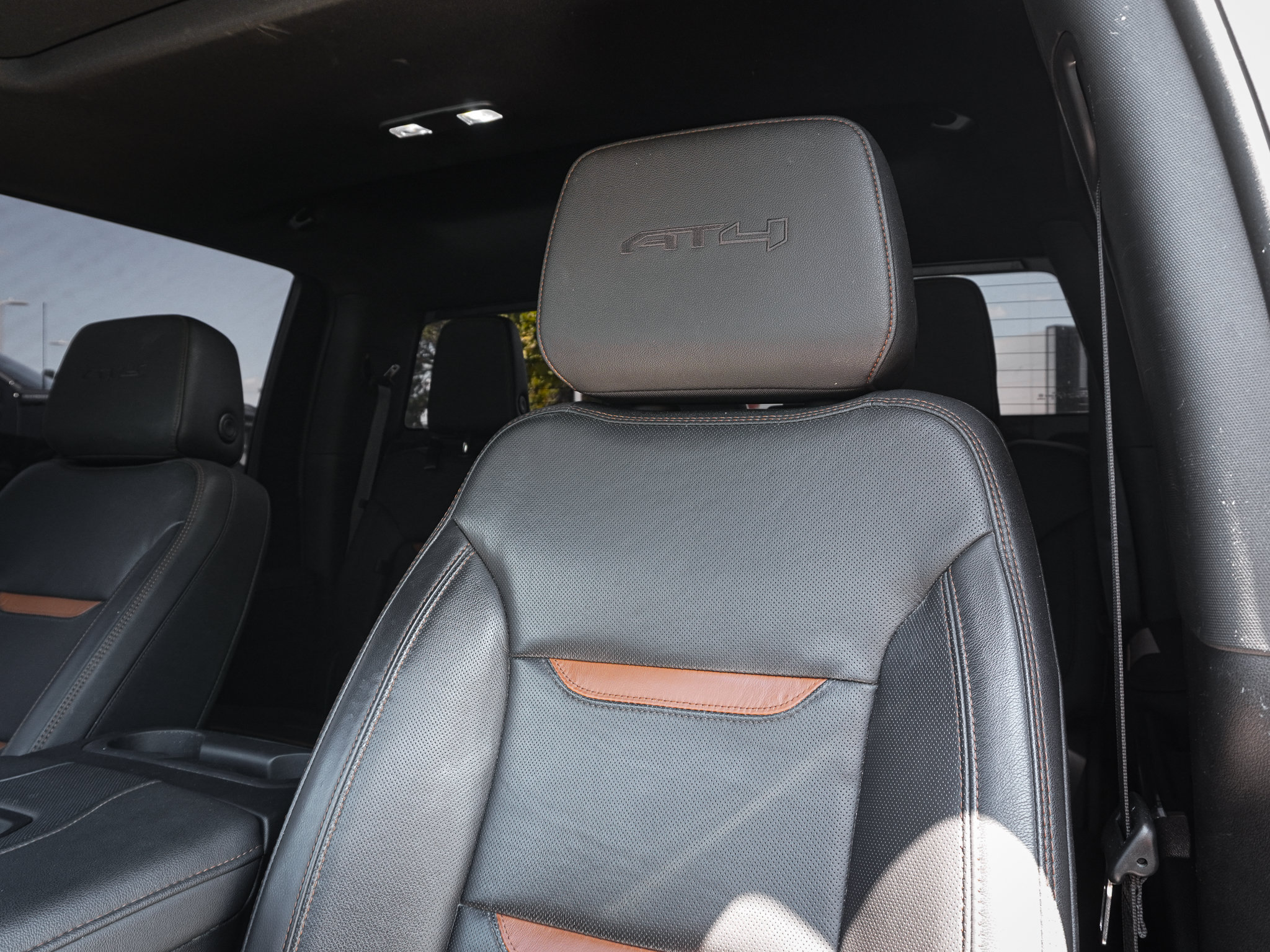Used 2022 GMC Sierra 2500 AT4 w/ AT4 Premium Plus Package AWD/4WD image 15