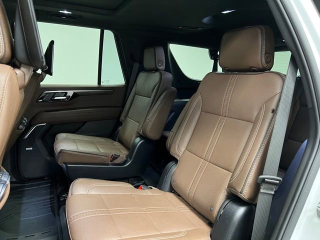 Used 2025 Chevrolet Tahoe High Country AWD/4WD image 47