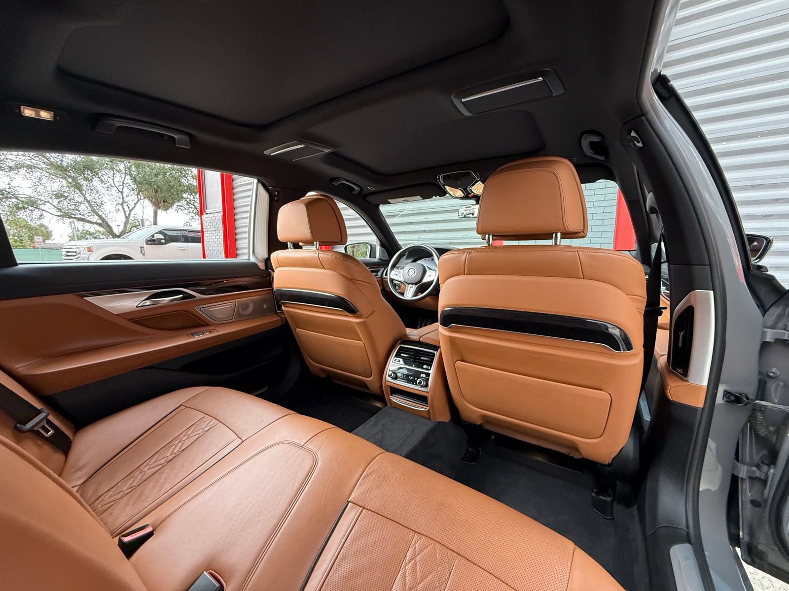 Used 2022 BMW 740i w/ M Sport Package RWD image 27