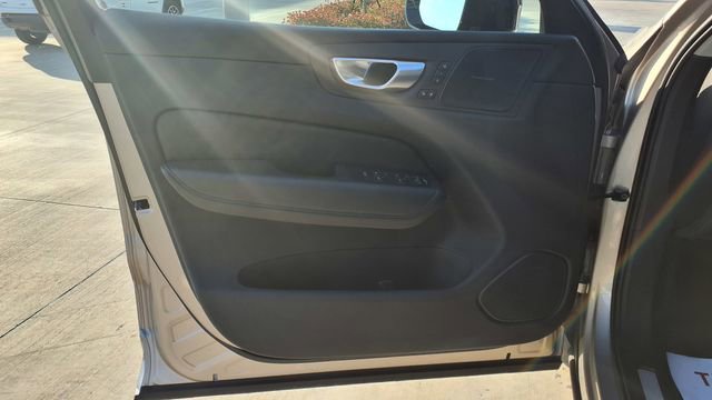 Used 2024 Volvo XC60 B5 Plus image 13