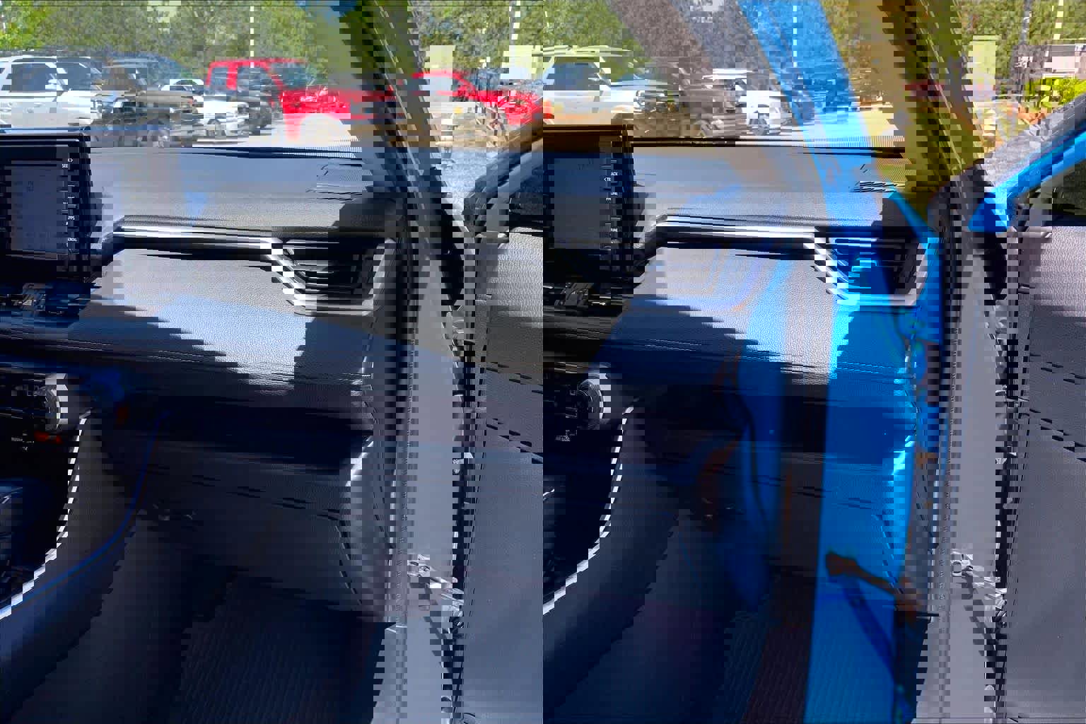 Used 2019 Toyota RAV4 XLE Premium image 19