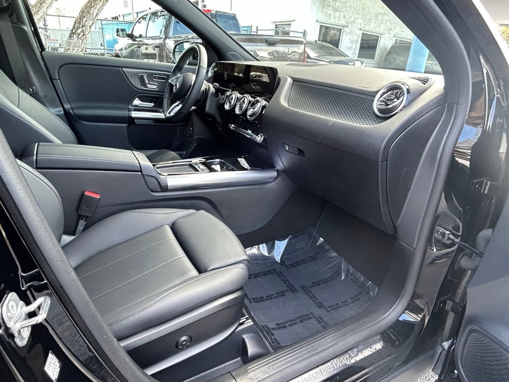 Used 2025 Mercedes-Benz GLA 250 4MATIC image 34