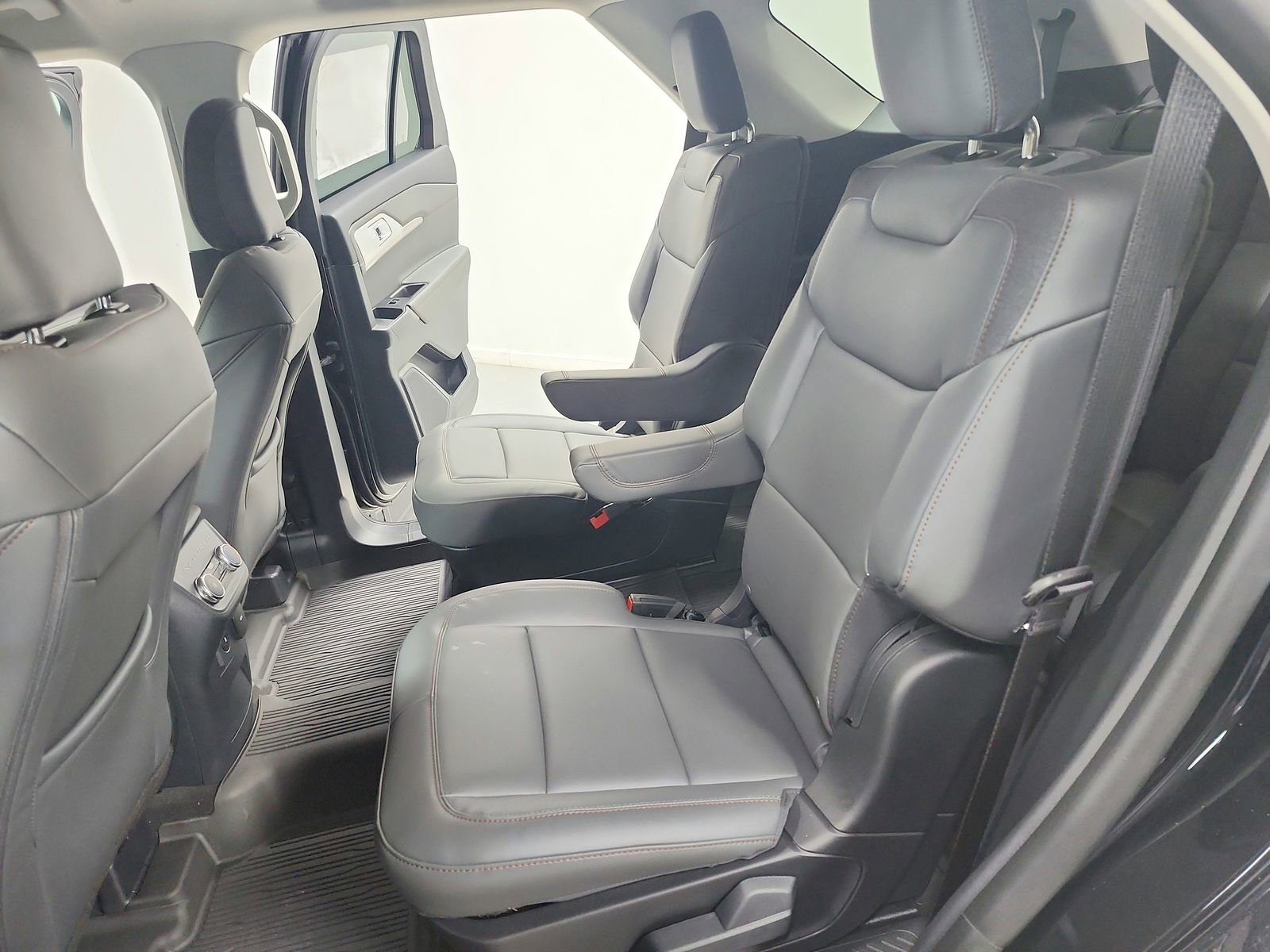 New 2026 Ford Explorer Active w/ Active Comfort Package image 30