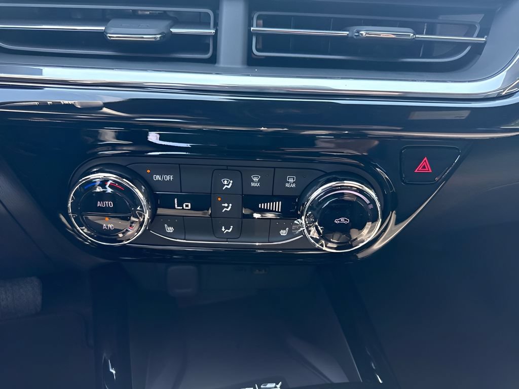 New 2026 Chevrolet Trax RS w/ Sunroof Package FWD image 18