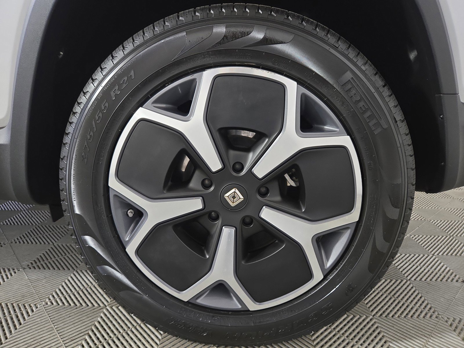 Used 2024 Rivian R1S Adventure AWD/4WD image 10
