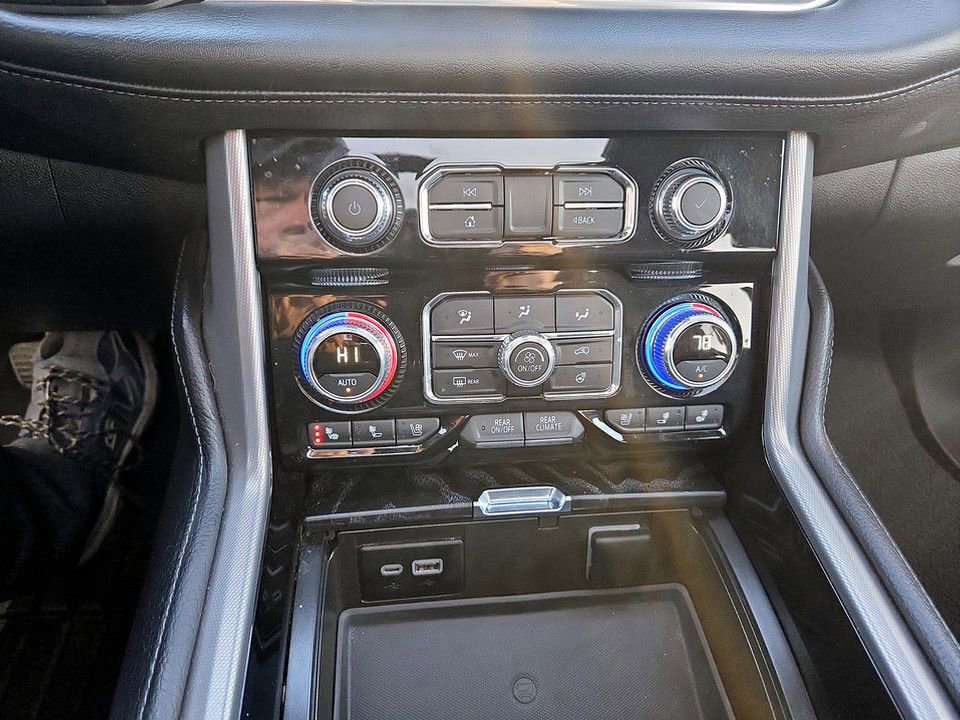 Used 2024 GMC Yukon Denali w/ Advanced Technology Package image 24