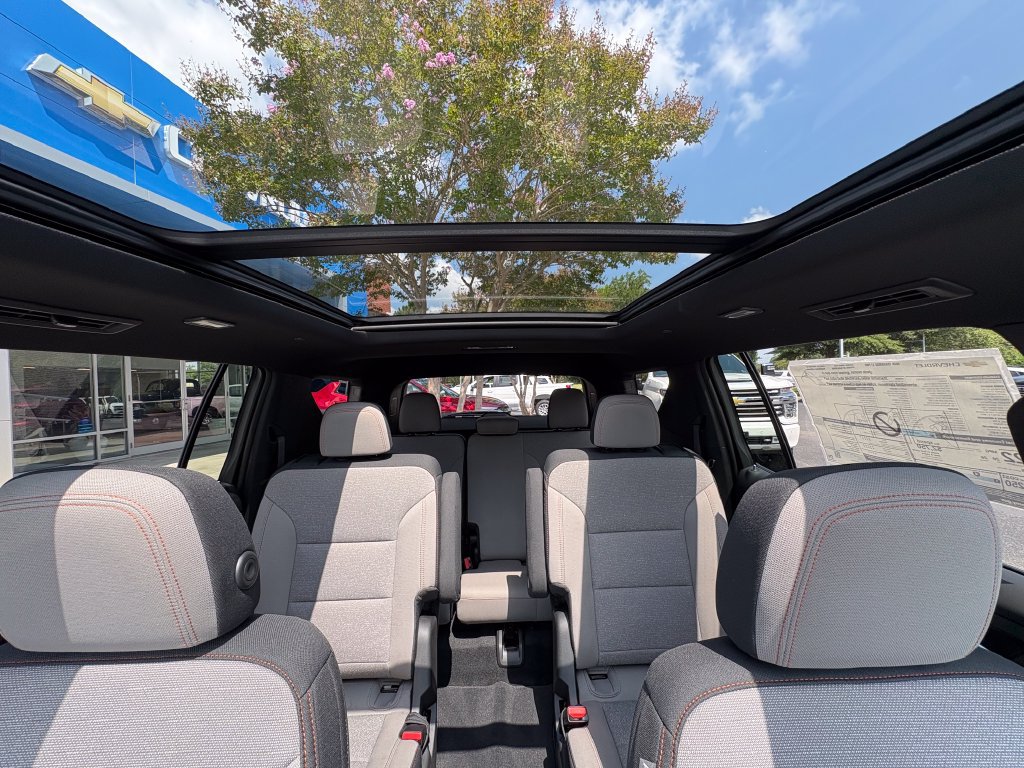 New 2026 Chevrolet Traverse LT w/ Sun and Wheel Package FWD image 13
