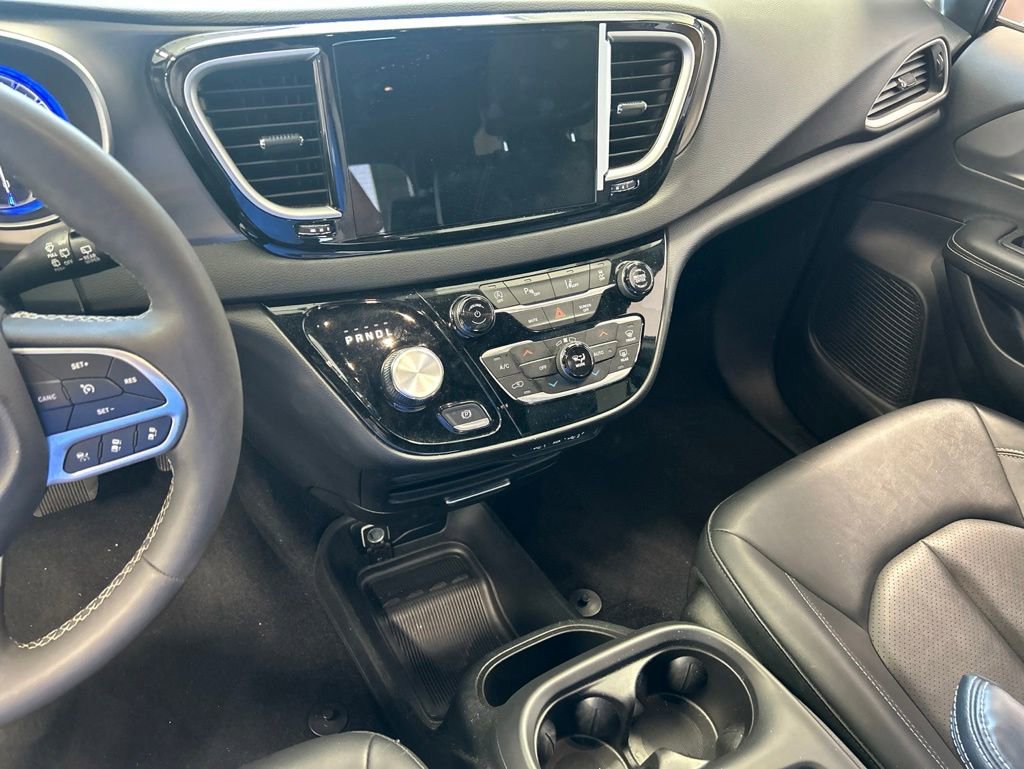 Used 2025 Chrysler Pacifica Select FWD image 4