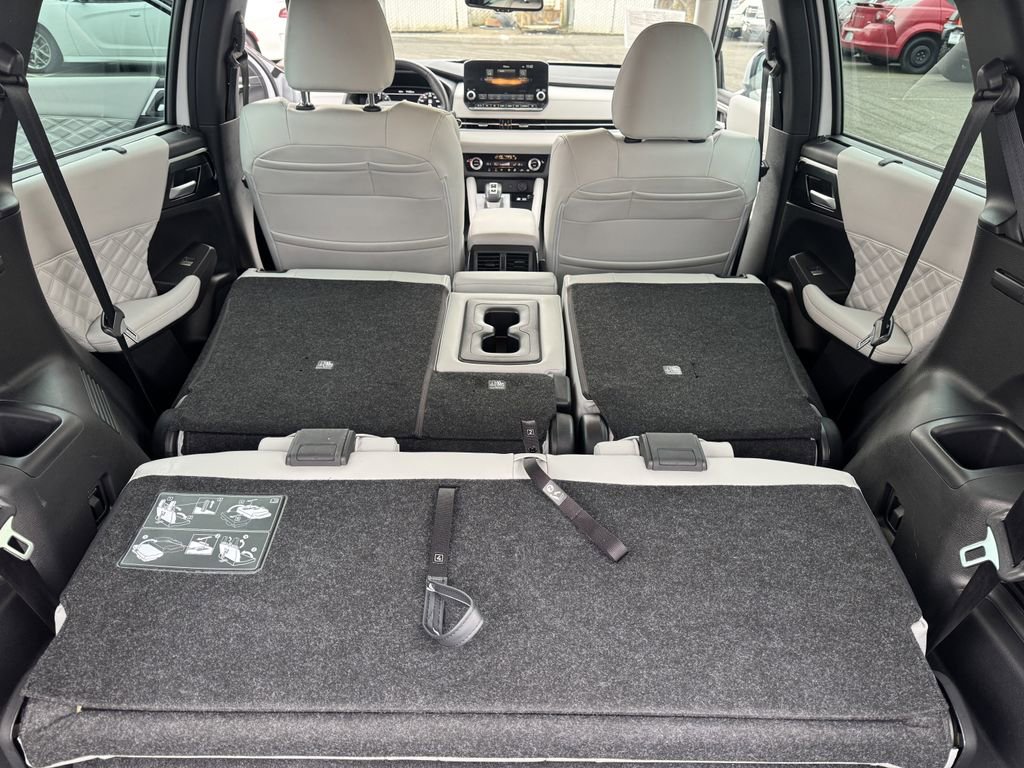 Used 2023 Mitsubishi Outlander SEL image 25