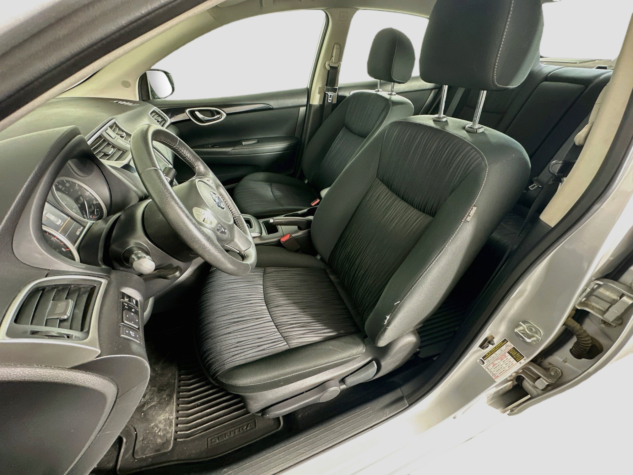 Used 2019 Nissan Sentra SV FWD image 13
