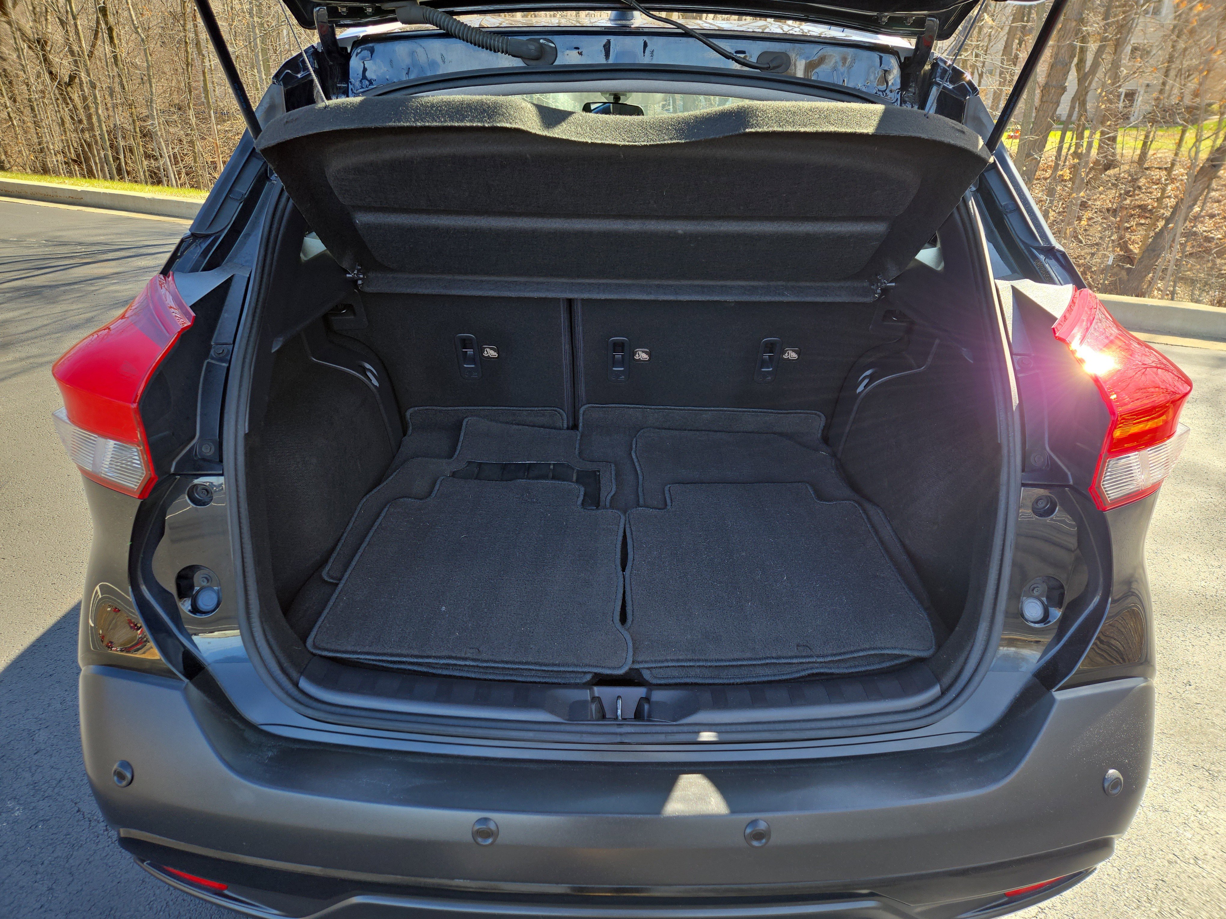 Used 2020 Nissan Kicks SR w/ SR Premium Package image 9