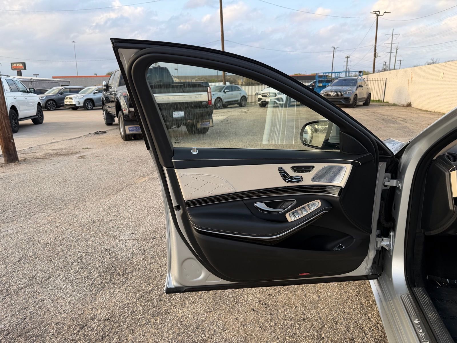 Used 2020 Mercedes-Benz S 560 Sedan image 19